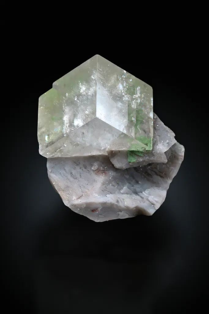 Calcite with Duftite image