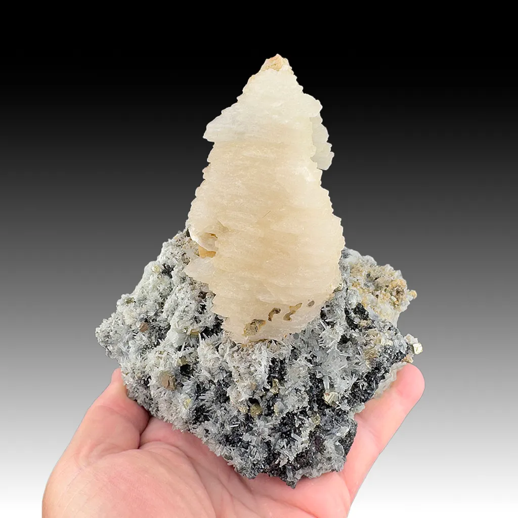 Calcite with Quartz, Pyrite image