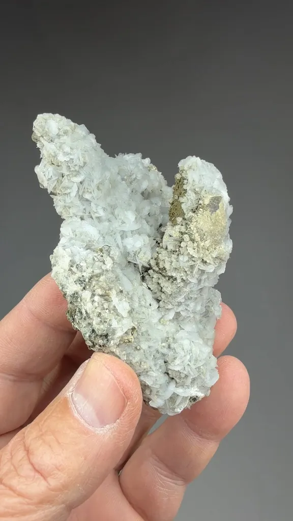 Calcite with Siderite, Muscovite, Fluorapatite - image 2