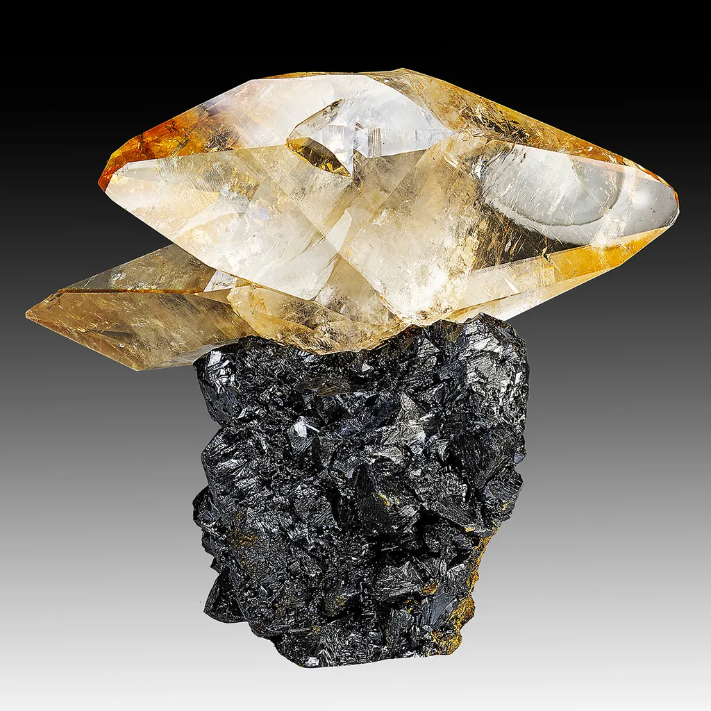 Calcite with Sphalerite image