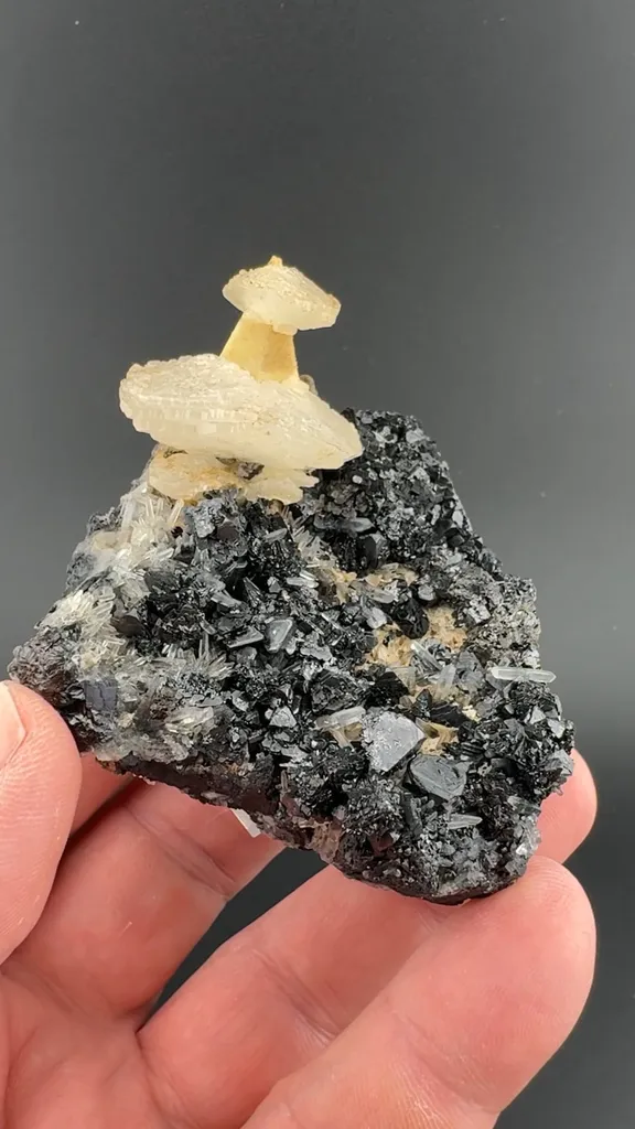 Calcite with Sphalerite image