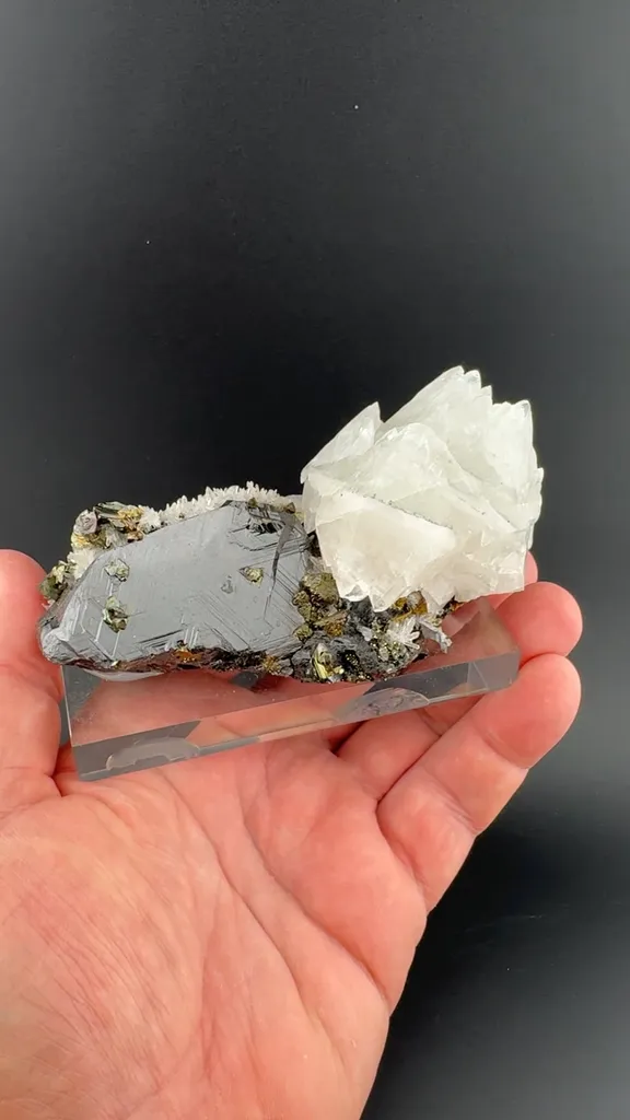 Calcite with Sphalerite, Chalcopyrite, Quartz image