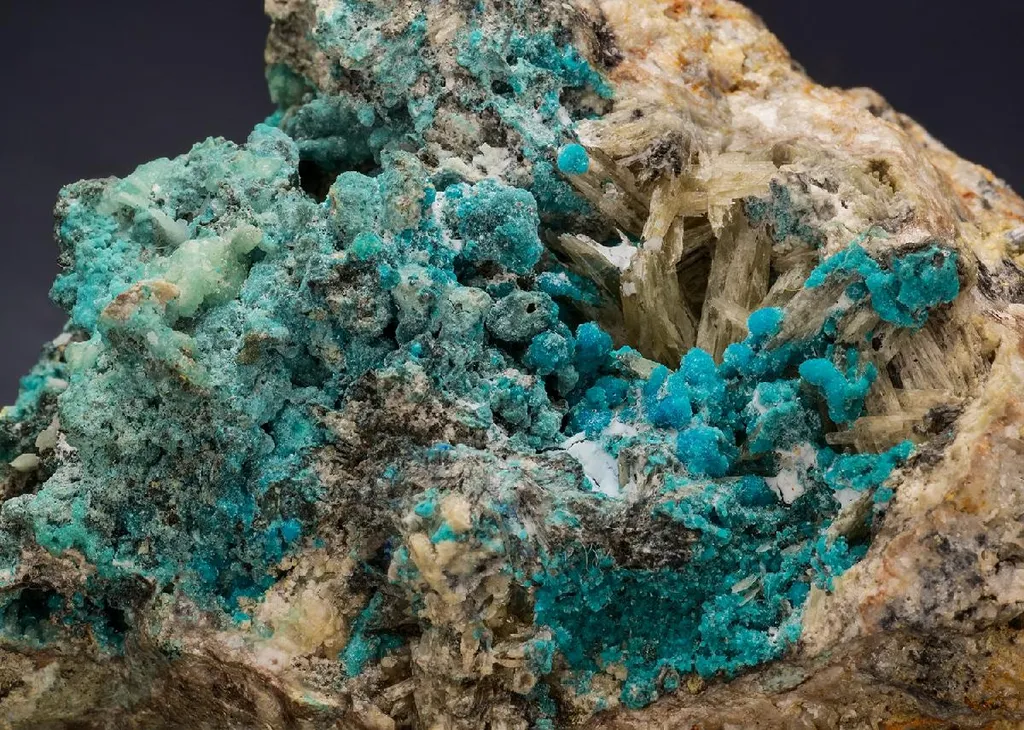 CALEDONITE with LANARKITE and SCOTLANDITE