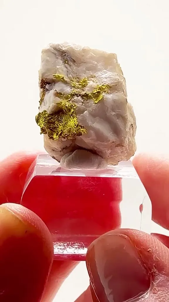 CALIFORNIA Gold — STRAIGHT FROM THE ROCK image