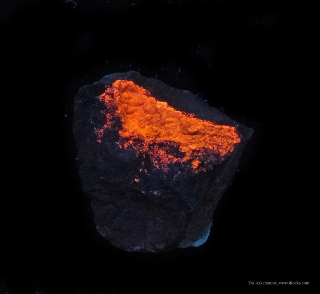 Calomel (Type Locality) (Fluorescent) - image 3