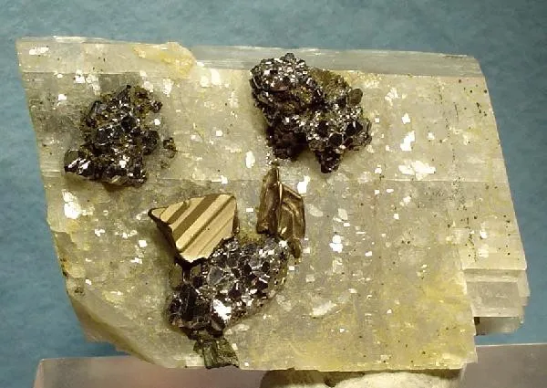 Carrollite, Chalcopyrite, Calcite image