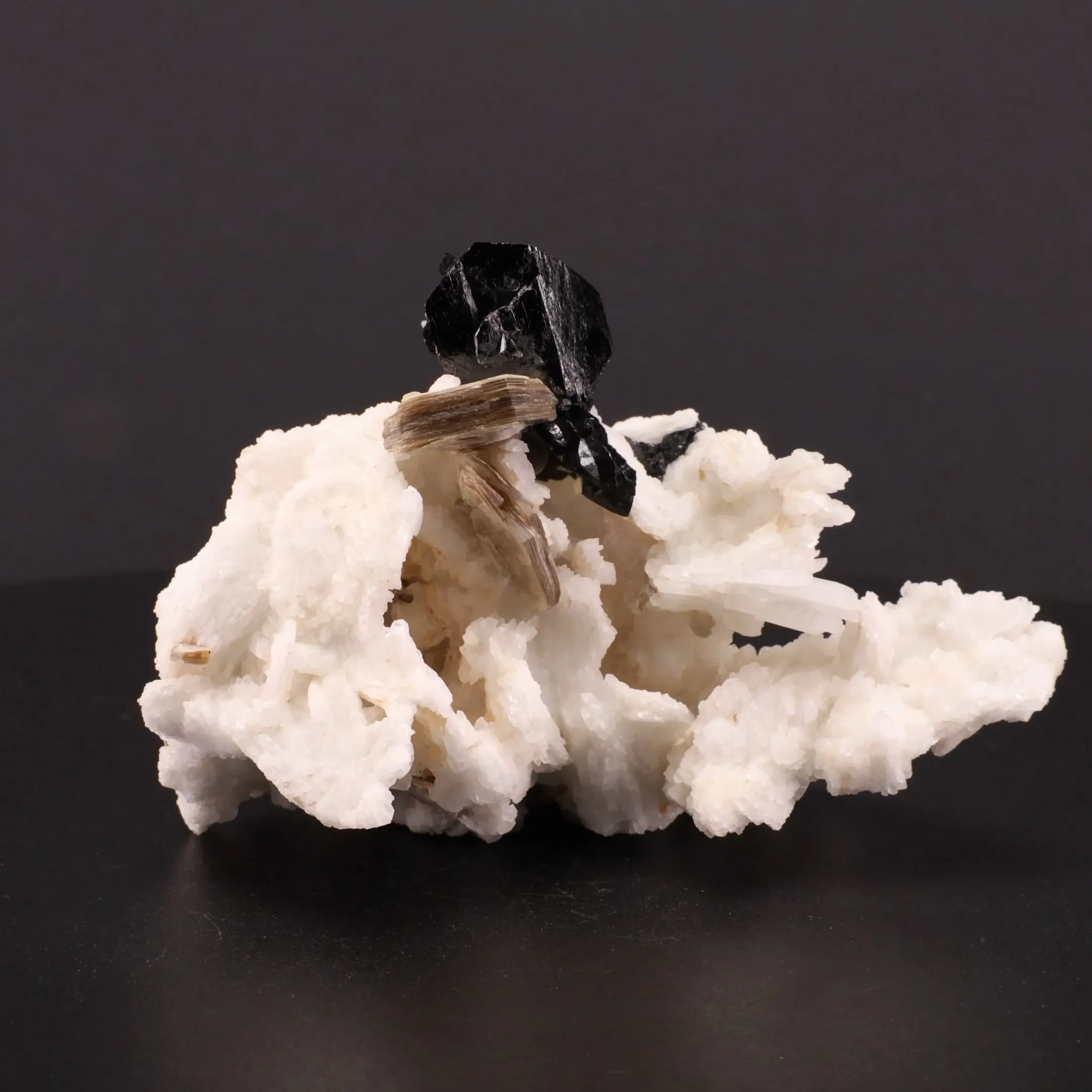 Cassiterite, Albite, Muscovite - image 2