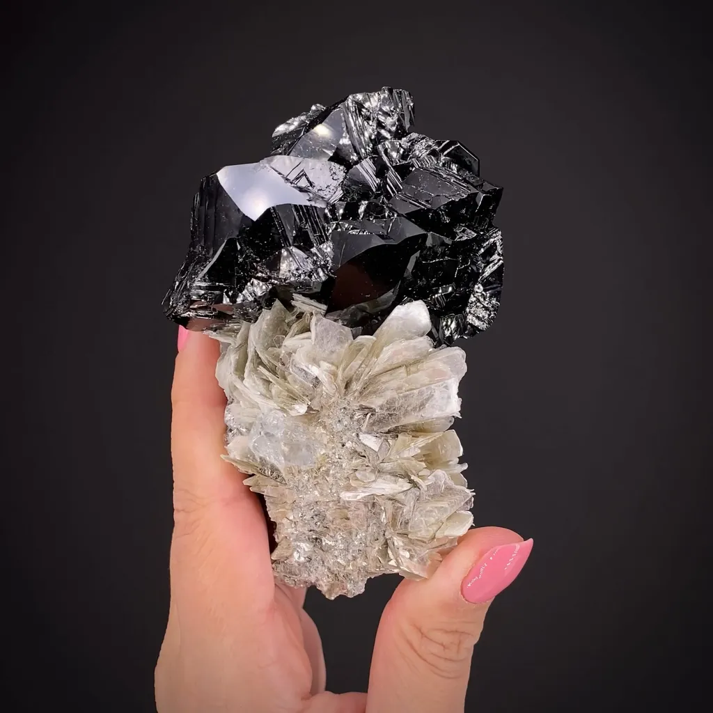 Cassiterite on Muscovite image