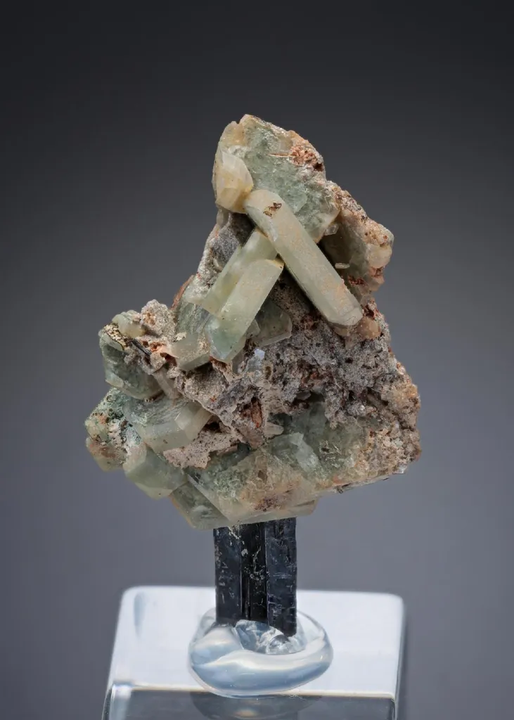 Catapleiite on Aegirine