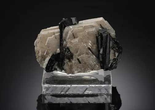 Catapleiite with Richterite