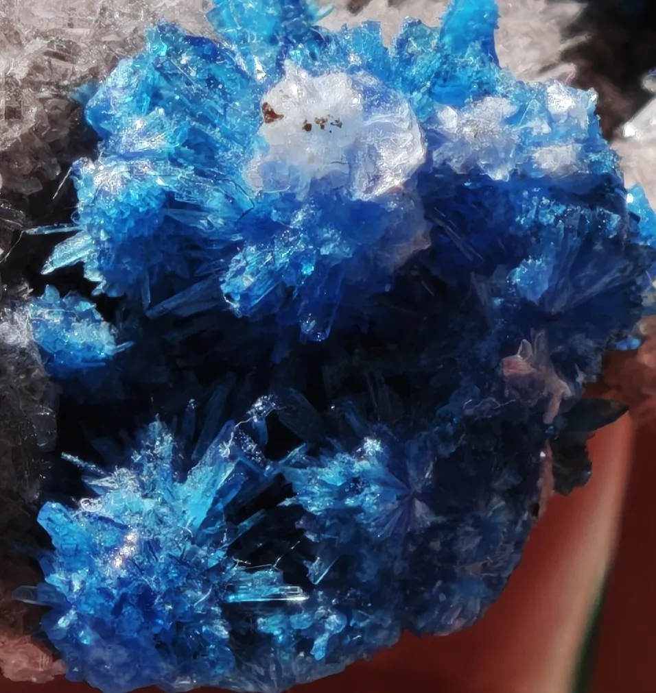 Cavansite var. Pentagonite from India.Bright blue bursting, snowflake like Pentagonite crystals w/ Stilbite on a sparkling Heulandite matrix - image 5