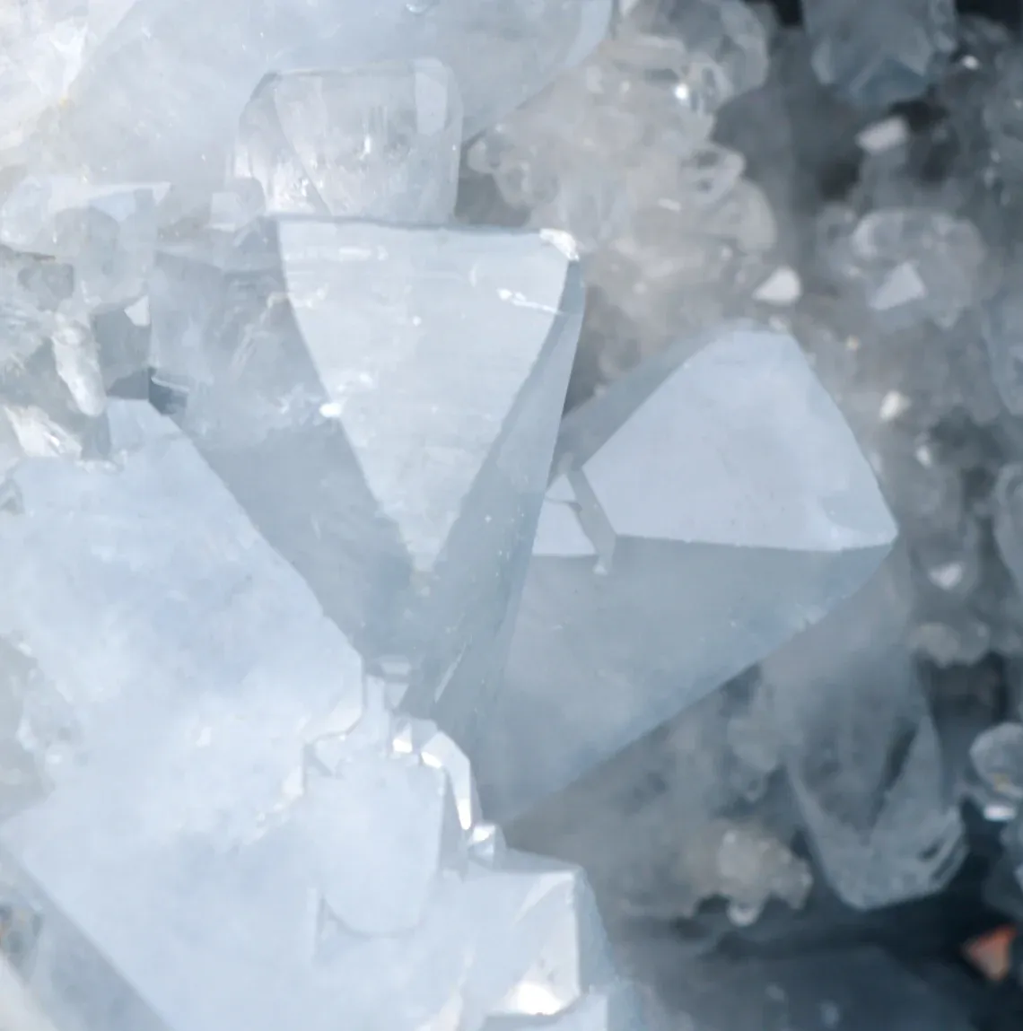 Celestine 2800 grams - Sakoany deposit, Katsepy, Mitsinjo, Boeny, Madagascar - image 6