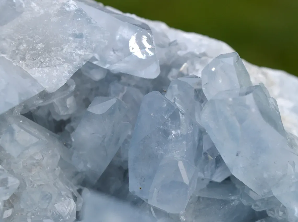 Celestine 2800 grams - Sakoany deposit, Katsepy, Mitsinjo, Boeny, Madagascar - image 5