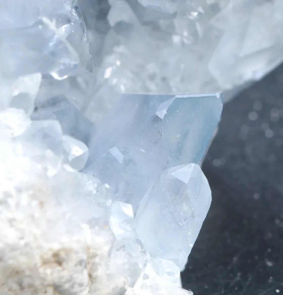 Celestine 2800 grams - Sakoany deposit, Katsepy, Mitsinjo, Boeny, Madagascar - image 3