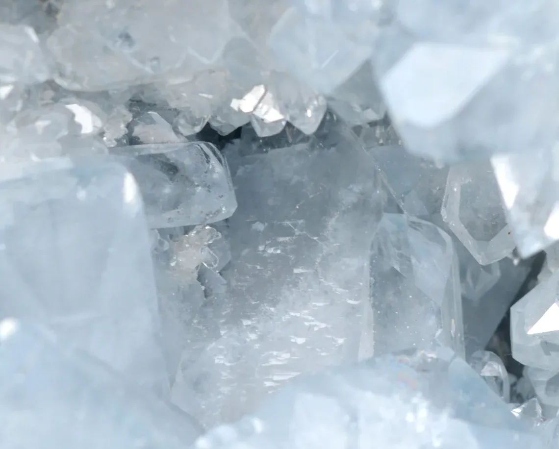 Celestine 2800 grams - Sakoany deposit, Katsepy, Mitsinjo, Boeny, Madagascar - image 8