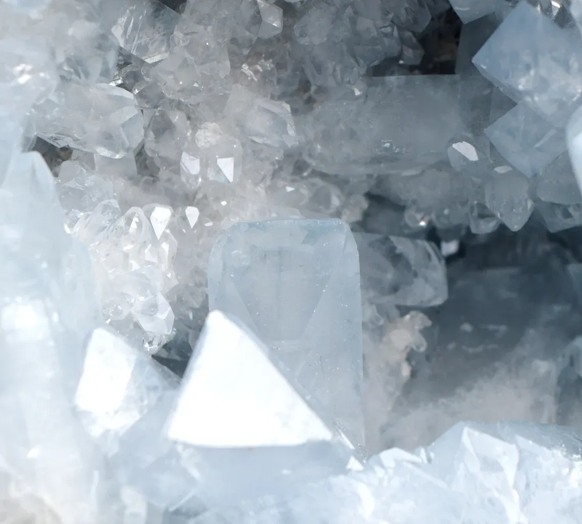 Celestine 2800 grams - Sakoany deposit, Katsepy, Mitsinjo, Boeny, Madagascar - image 7