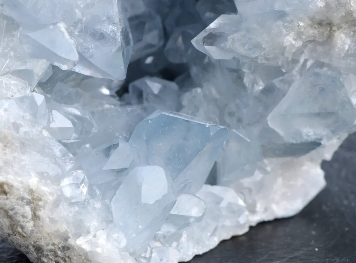 Celestine 2800 grams - Sakoany deposit, Katsepy, Mitsinjo, Boeny, Madagascar - image 2