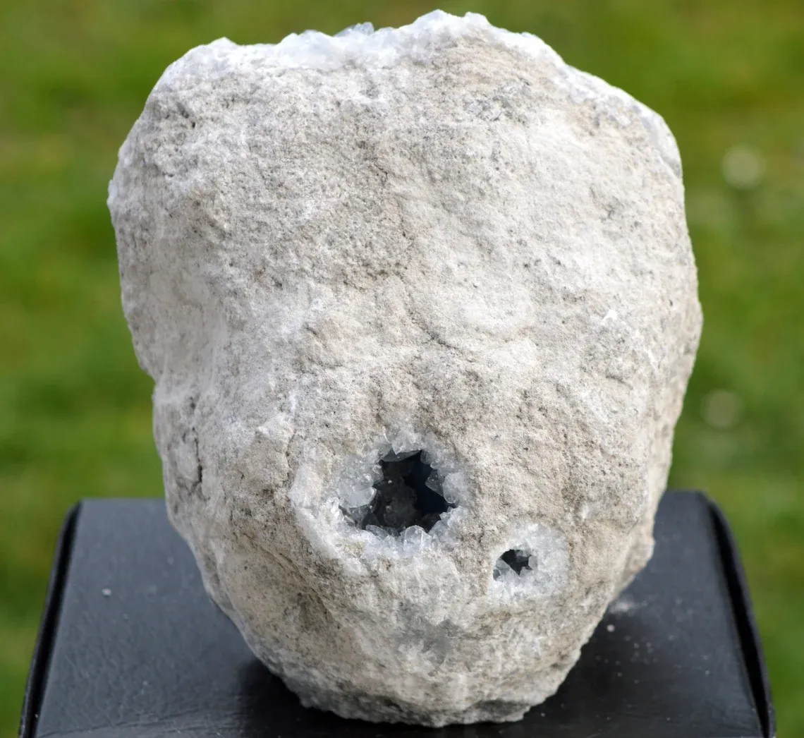 Celestine 2800 grams - Sakoany deposit, Katsepy, Mitsinjo, Boeny, Madagascar - image 9