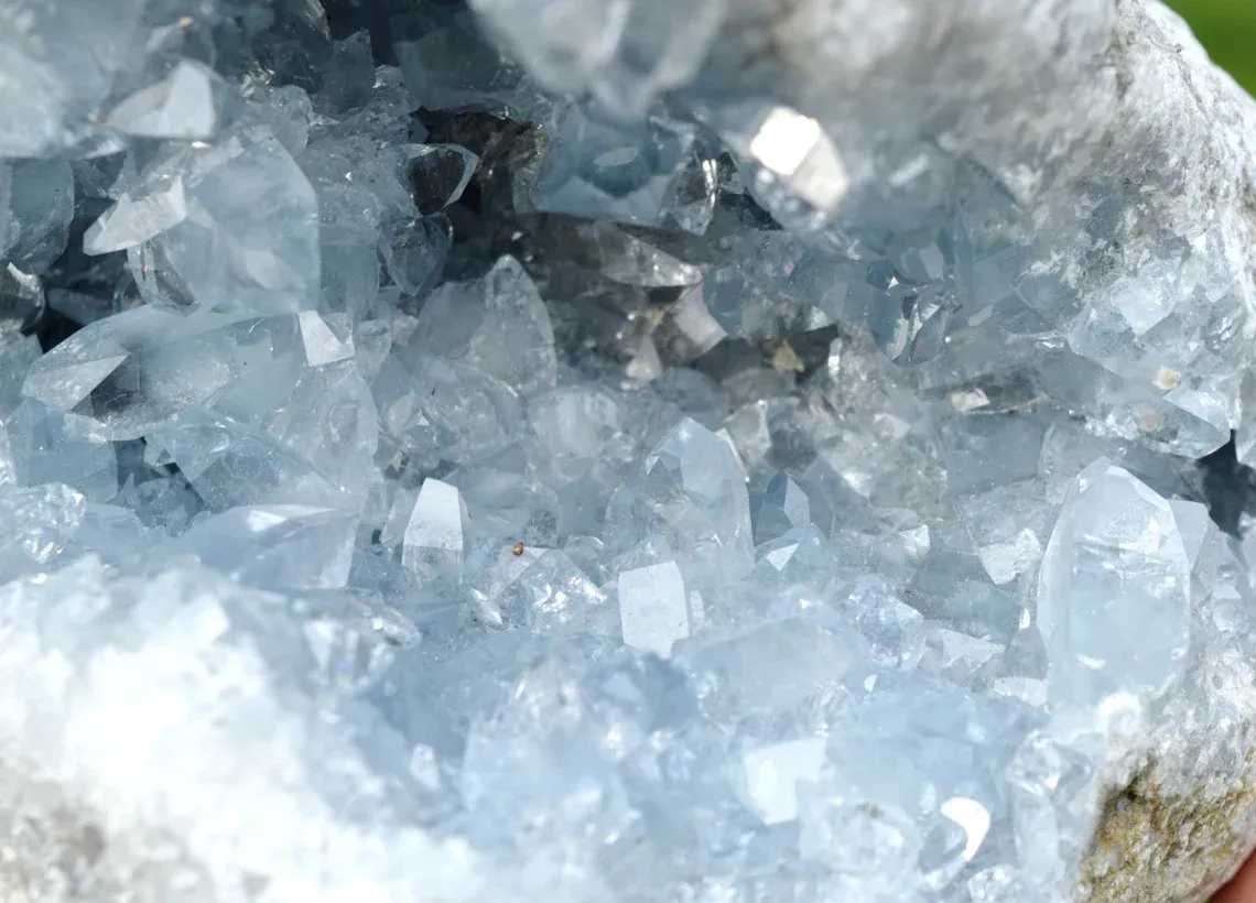 Celestine 3650 grams - Sakoany deposit, Katsepy, Mitsinjo, Boeny, Madagascar - image 5