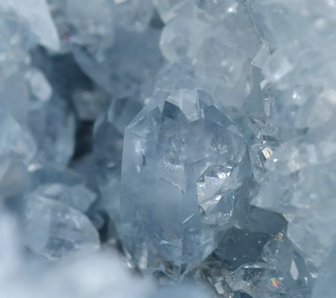 Celestine 3650 grams - Sakoany deposit, Katsepy, Mitsinjo, Boeny, Madagascar - image 7