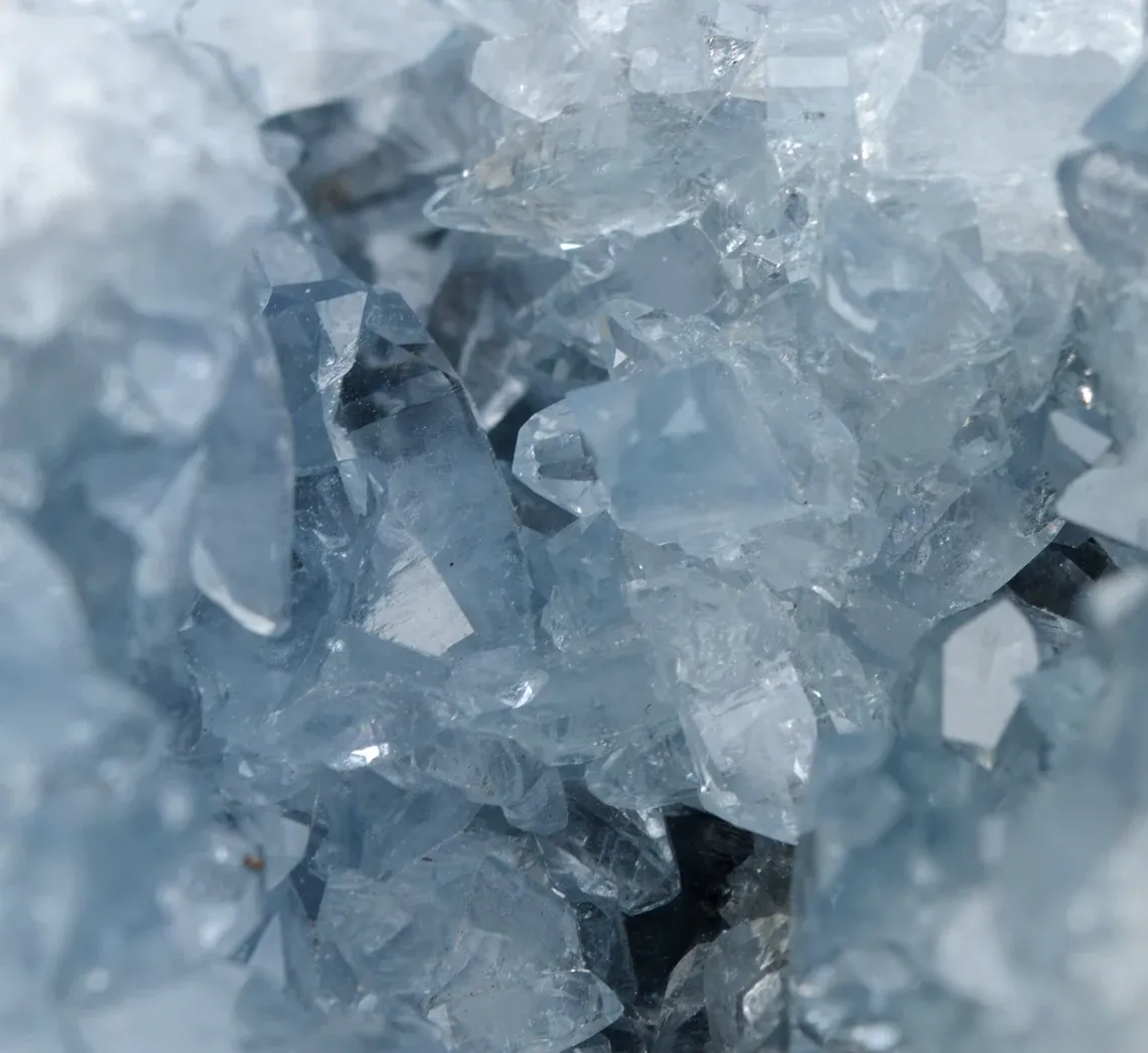 Celestine 3650 grams - Sakoany deposit, Katsepy, Mitsinjo, Boeny, Madagascar - image 6