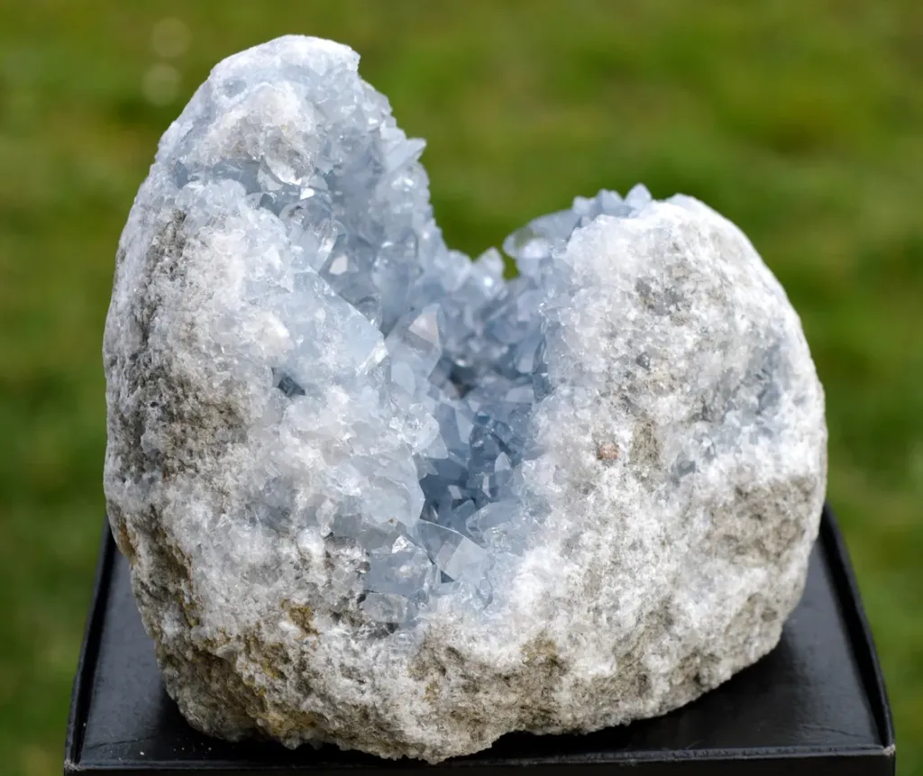 Celestine 3650 grams - Sakoany deposit, Katsepy, Mitsinjo, Boeny, Madagascar image