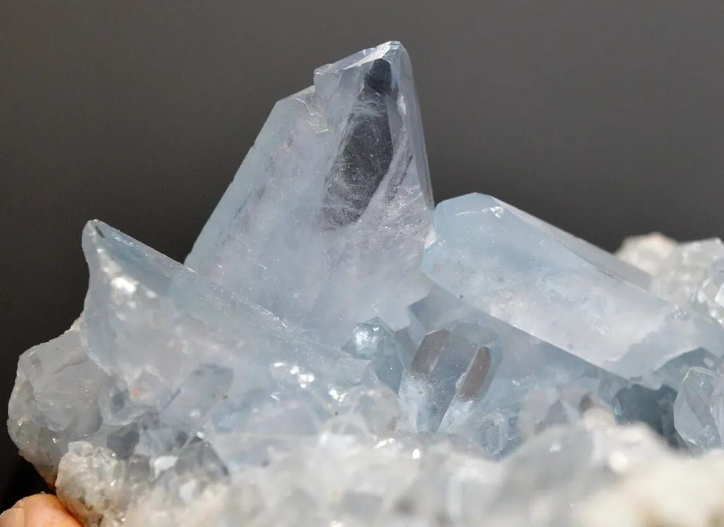 Celestine 935 grams - Sakoany deposit, Katsepy, Mitsinjo, Boeny, Madagascar - image 3