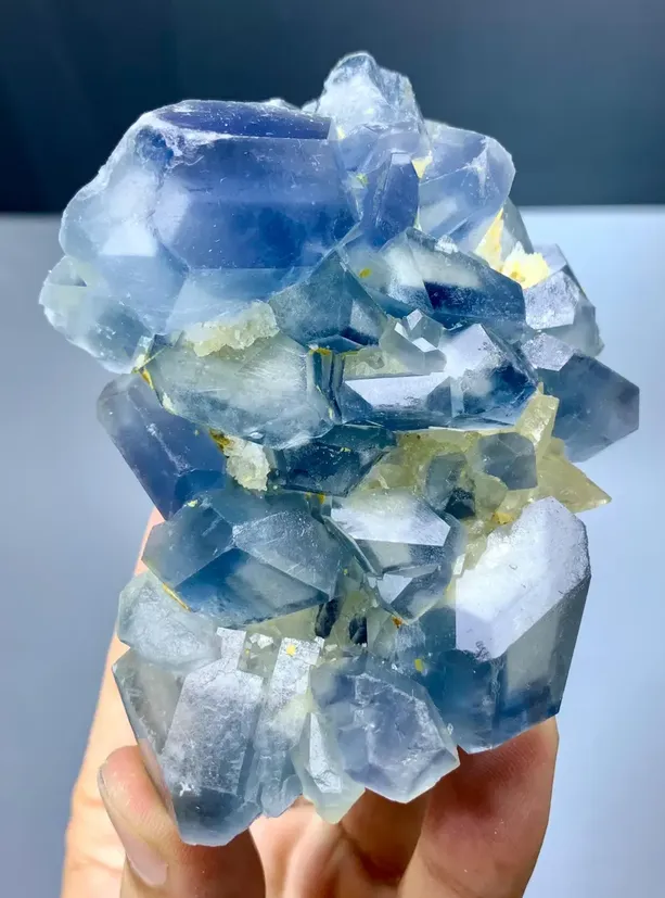 Celestine crystals on Calcite - image 2