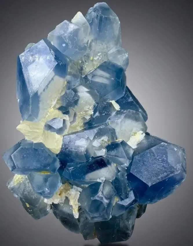 Celestine crystals on Calcite image