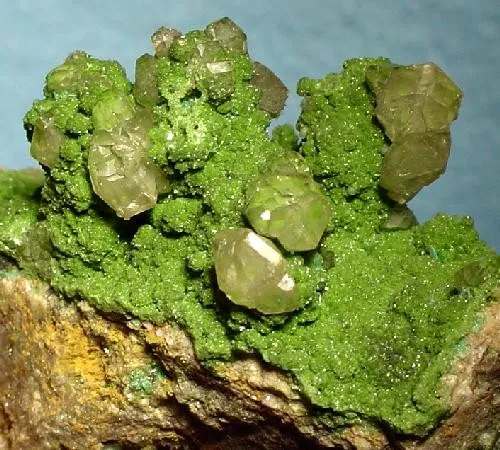 Cerussite, Bayldonite - image 2