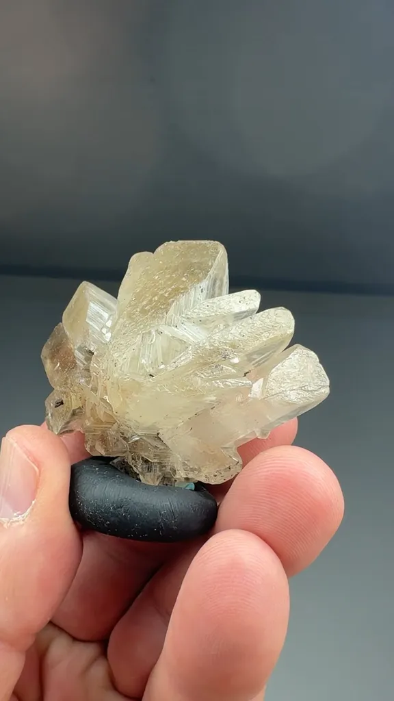 Cerussite (J-104) image