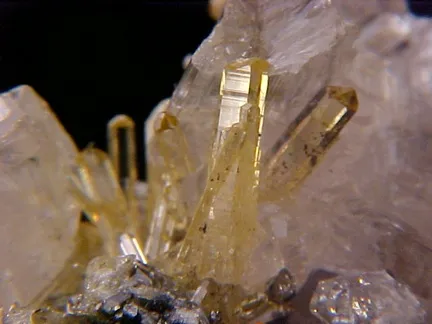 Cerussite, Mimetite - image 2