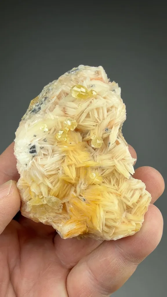 Cerussite on Barite - image 2