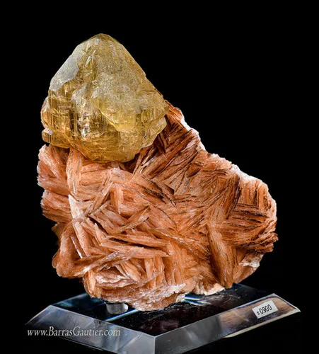 Cerussite on Baryte - image 2
