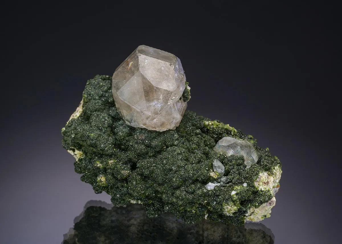 Cerussite on Duftite - image 1