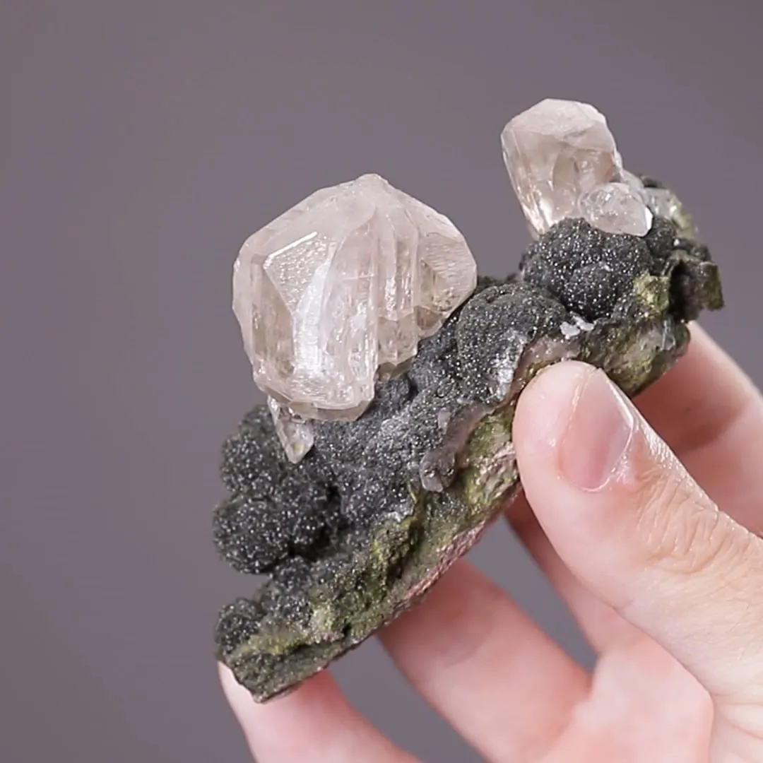 Cerussite on Mottramite - image 2