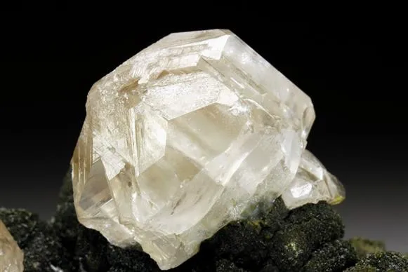 Cerussite on Mottramite - image 1