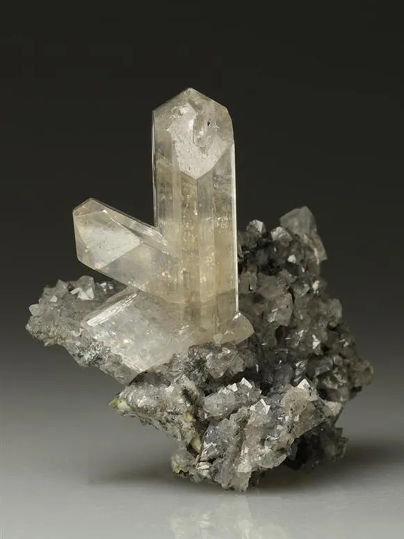 Cerussite on Smithsonite image