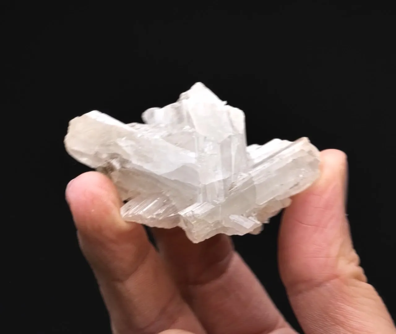 Cerussite 'Snowflake twin' - image 2