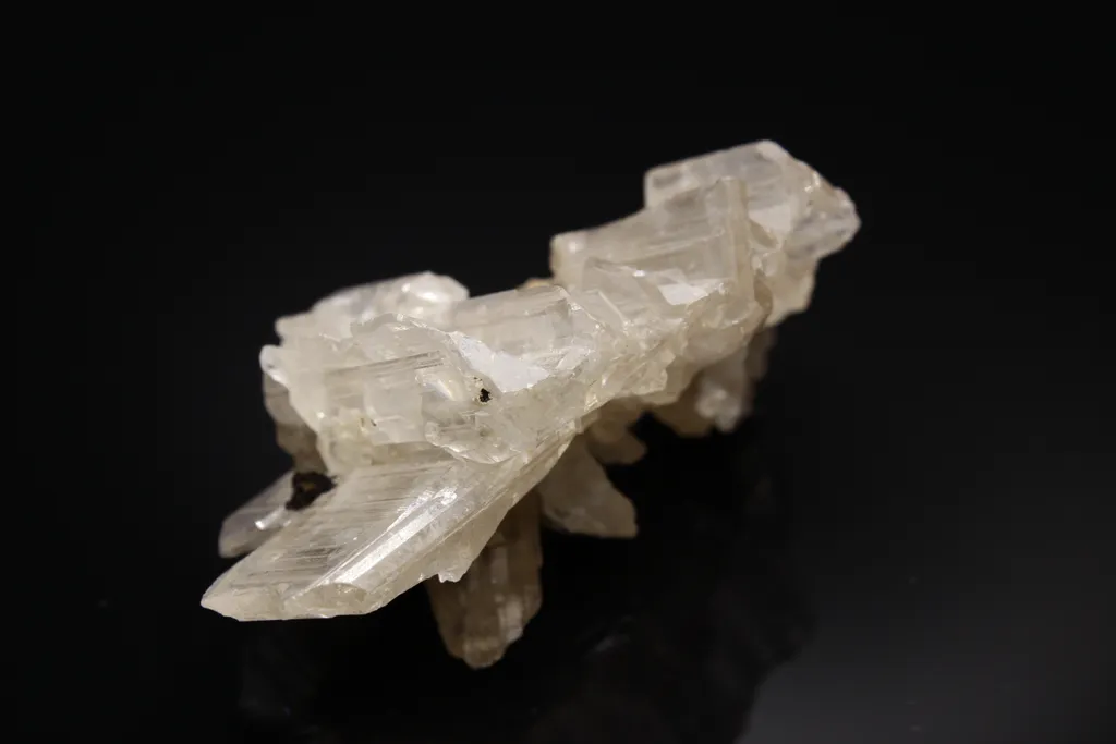 Cerussite, twined, star wars image