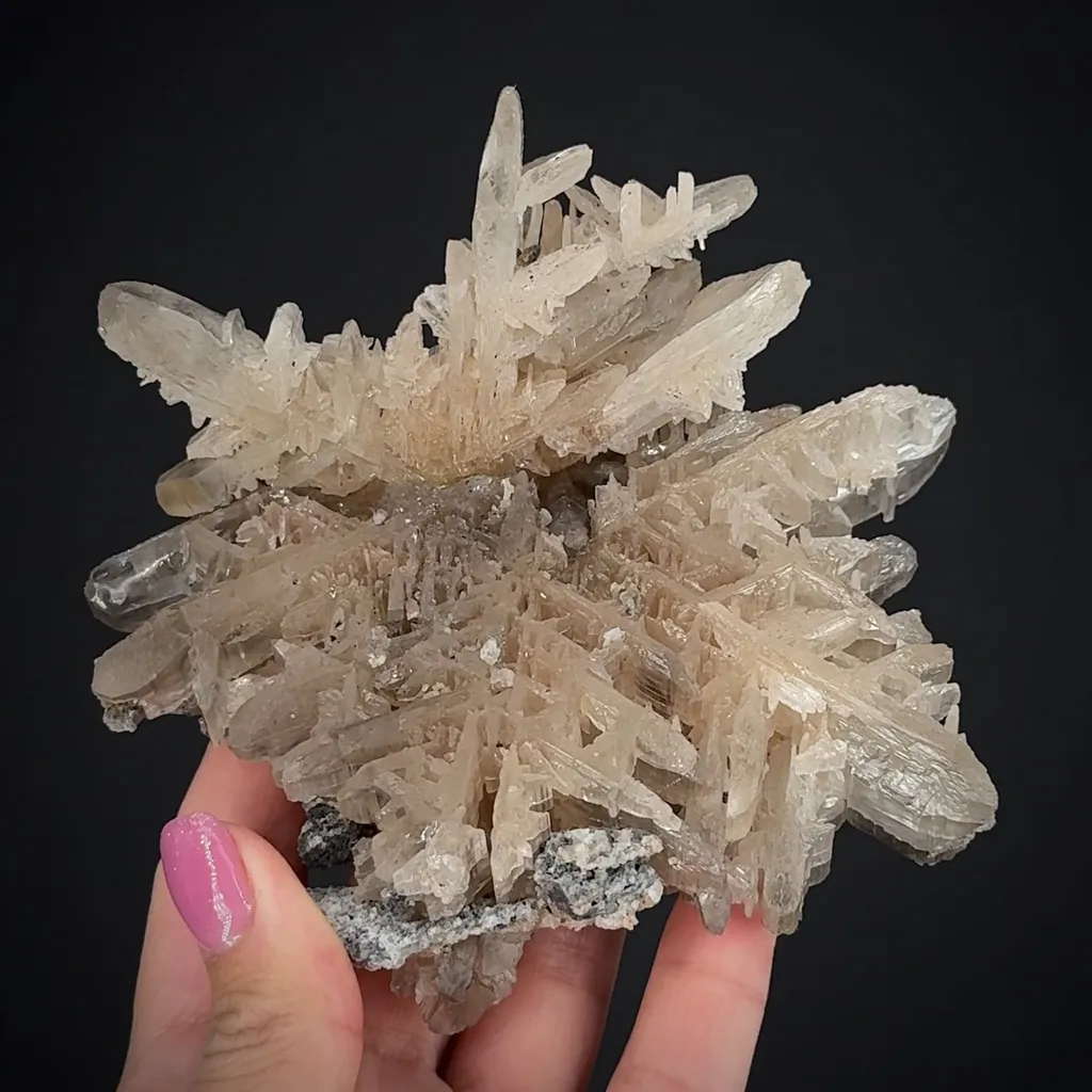 Cerussite (twinned) image