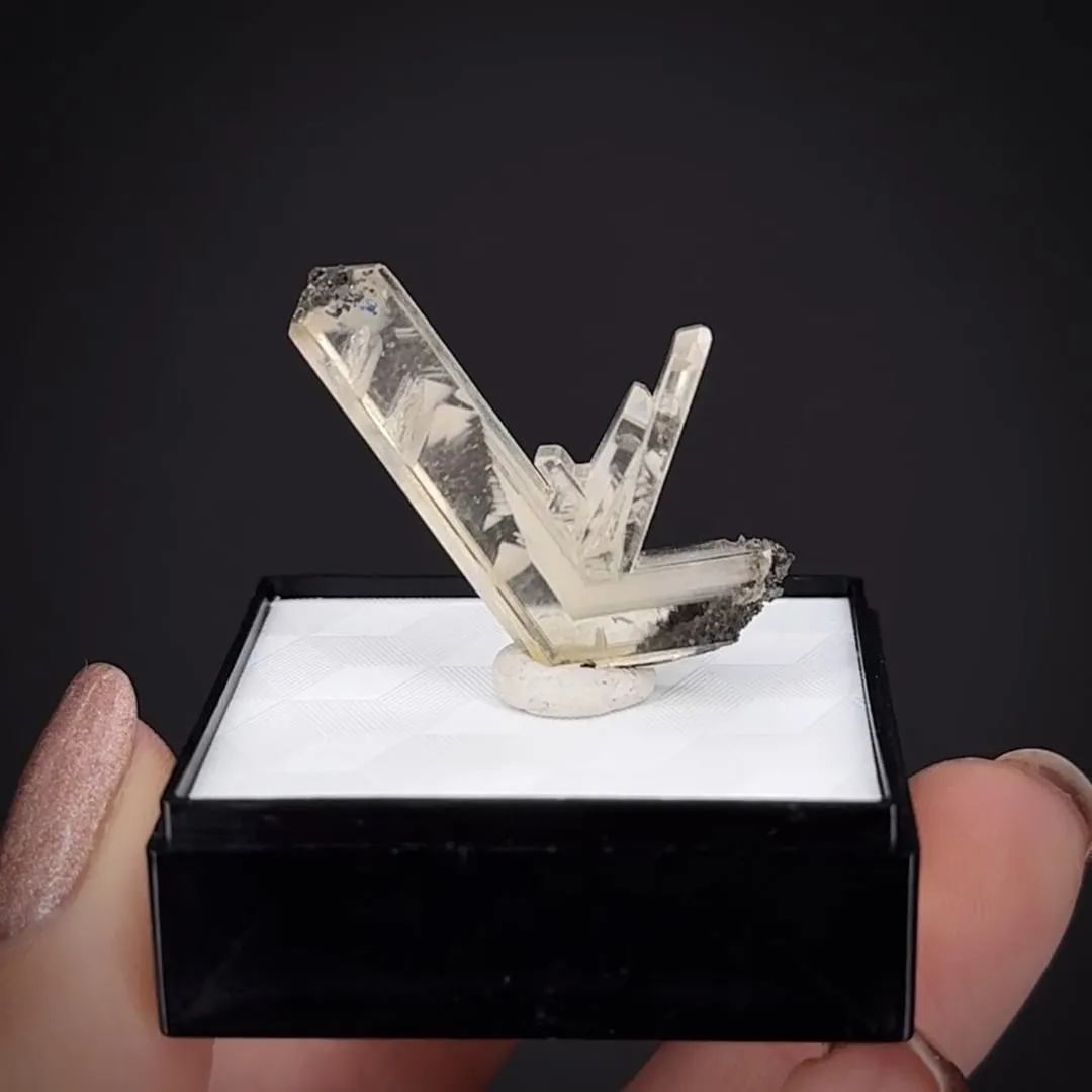 Cerussite (twinned) - image 2