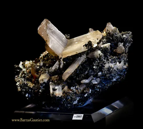 Cerussite twinned on Galena - image 2