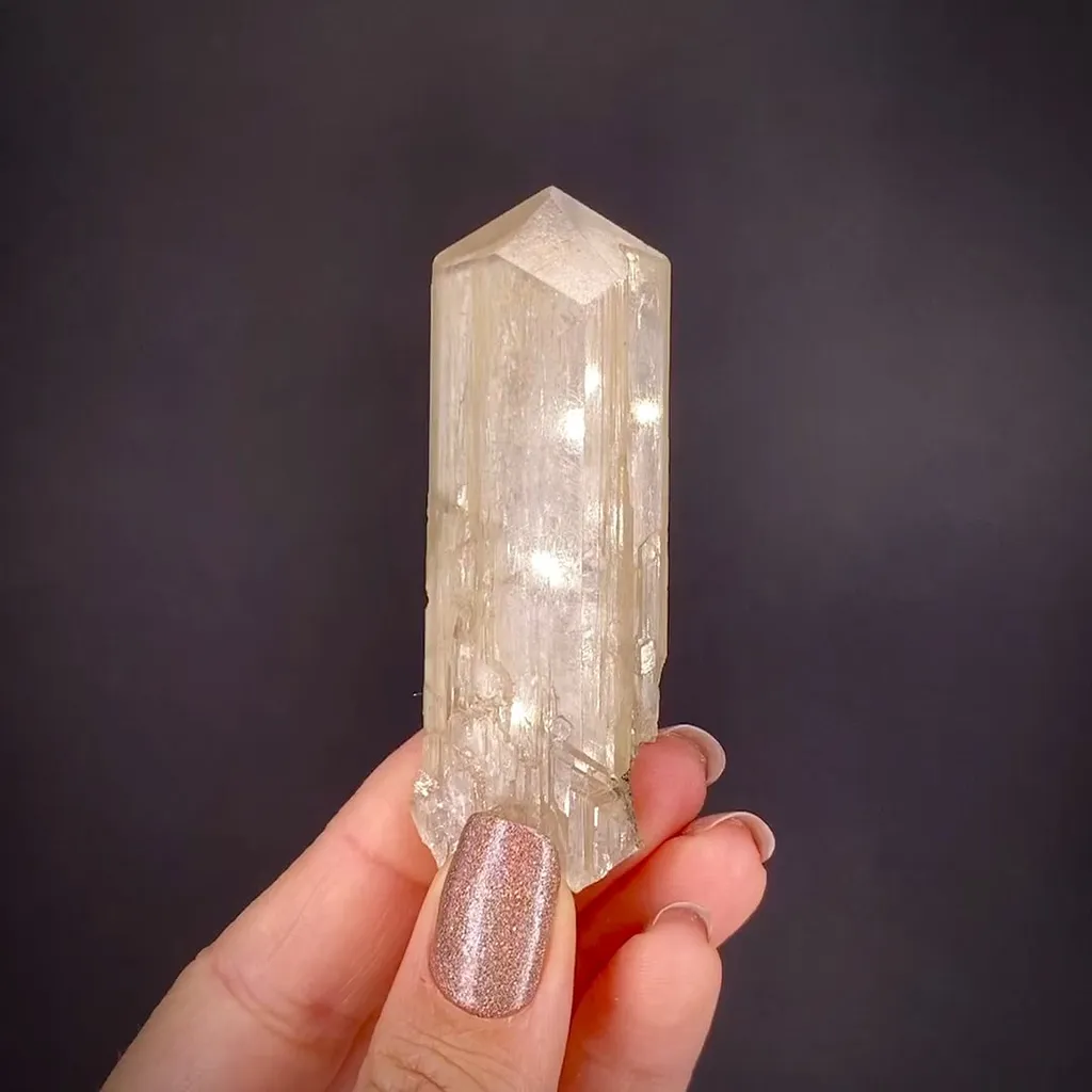 Cerussite (untwinned) image