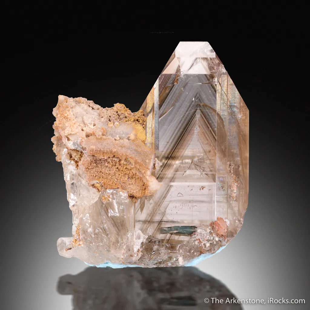 Cerussite with phantoms image