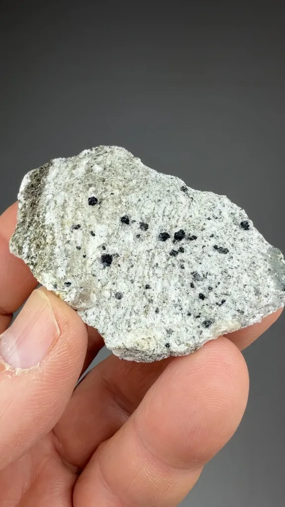 Cervandonite - image 2