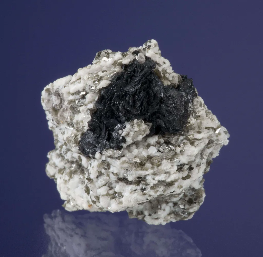 Cervandonite-(Ce) - image 2