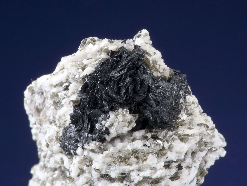 Cervandonite-(Ce) image