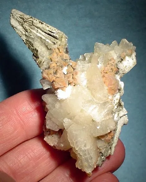 Chabazite-Ca, Heulandite, Albite, Anhydrite - image 1