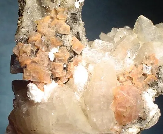 Chabazite-Ca, Heulandite, Albite, Anhydrite - image 2